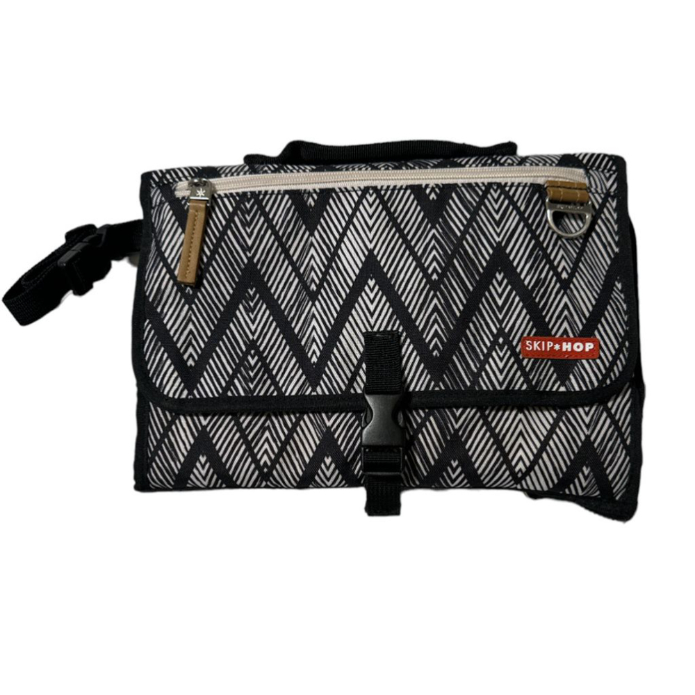 Skip Hop Diaper Clutch Organizer in Black and White